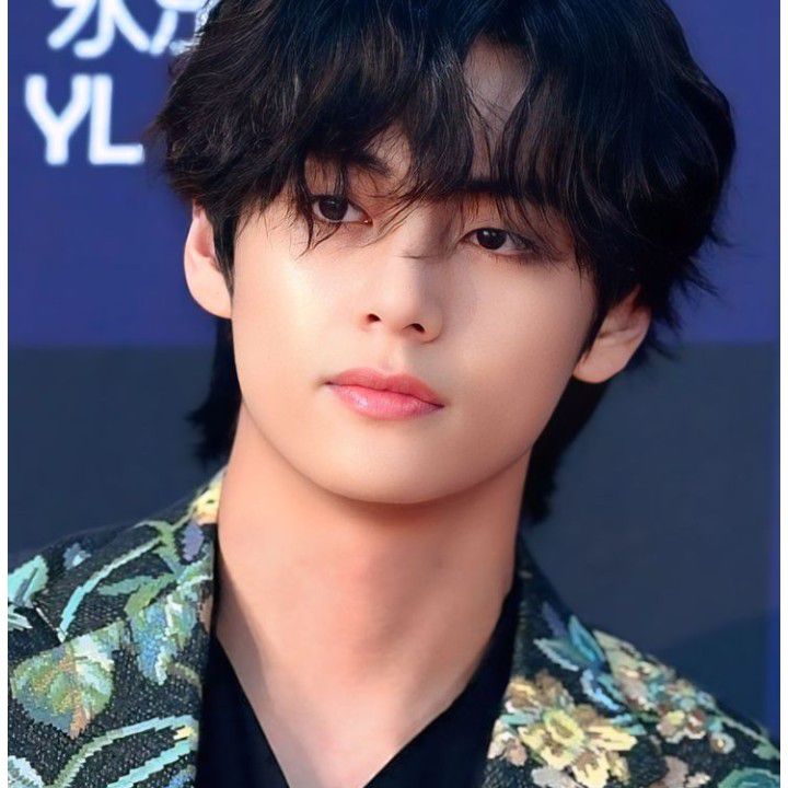 Foto aktivitas terbaru V (BTS)