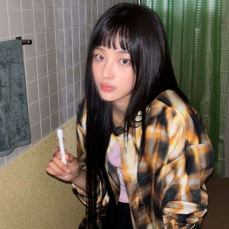 Latest photo of NewJeans