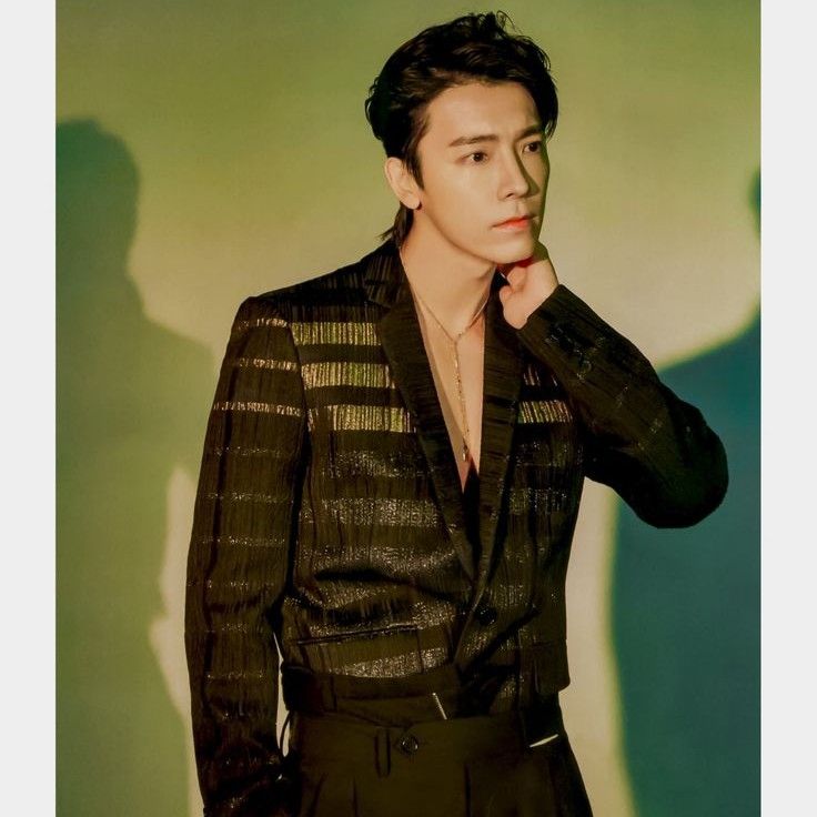Behind-the-scenes cut of Donghae (Super Junior)