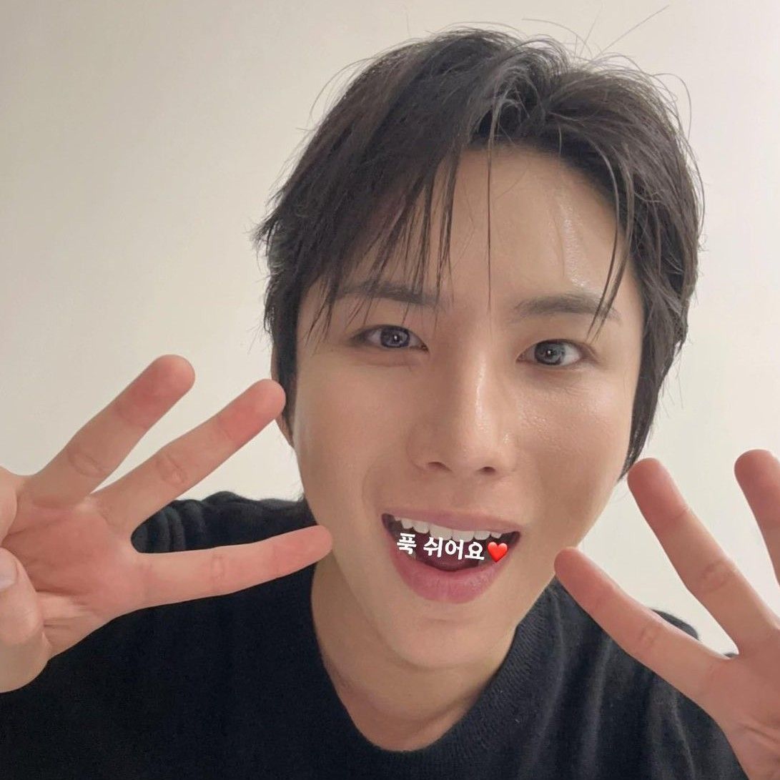 A moment captured by Wow (A.C.E)'s fan