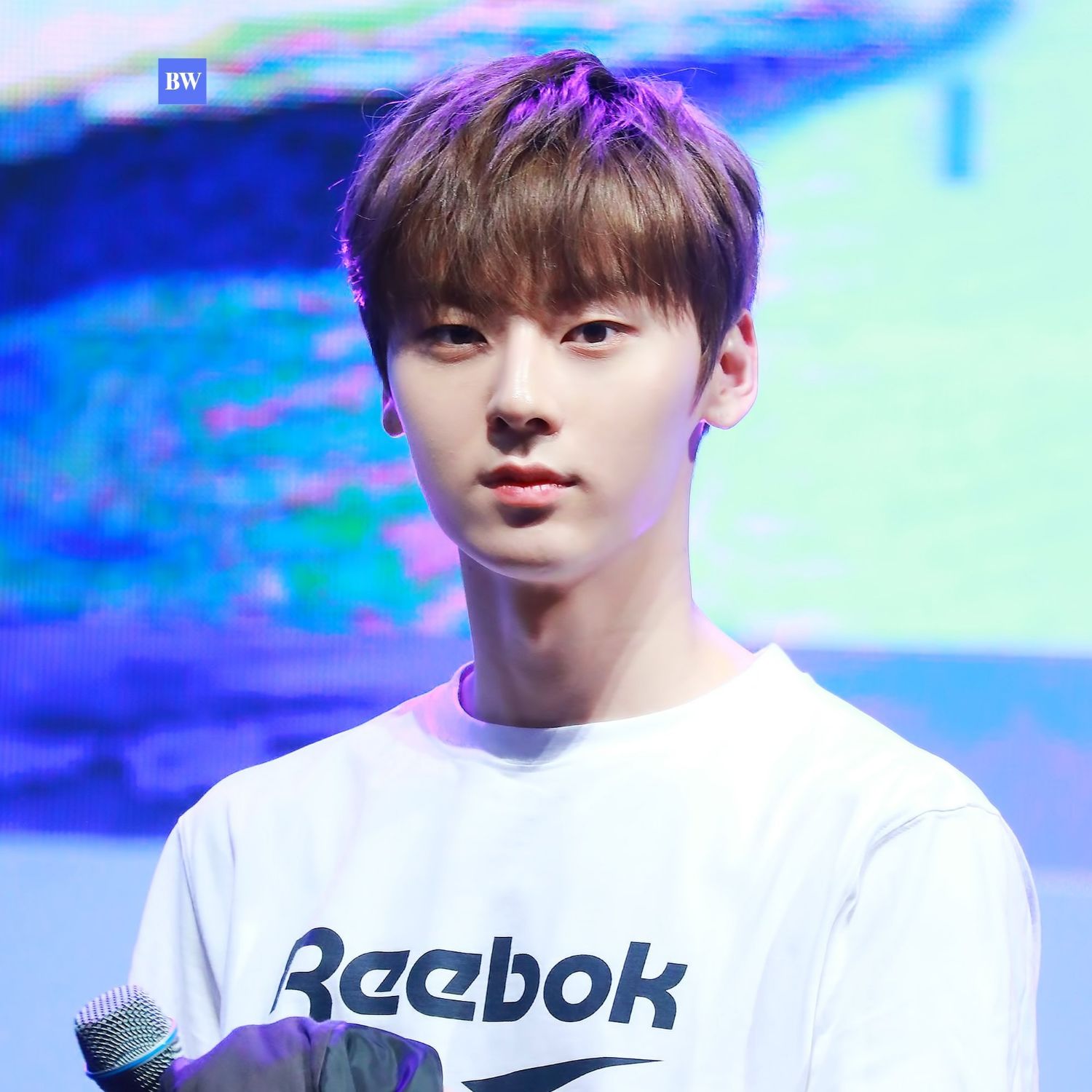 A moment captured by Hwang Minhyun's fan