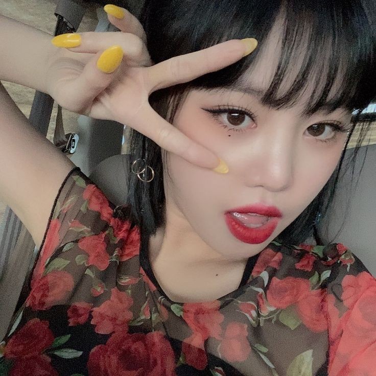 A moment captured by Soojin's fan