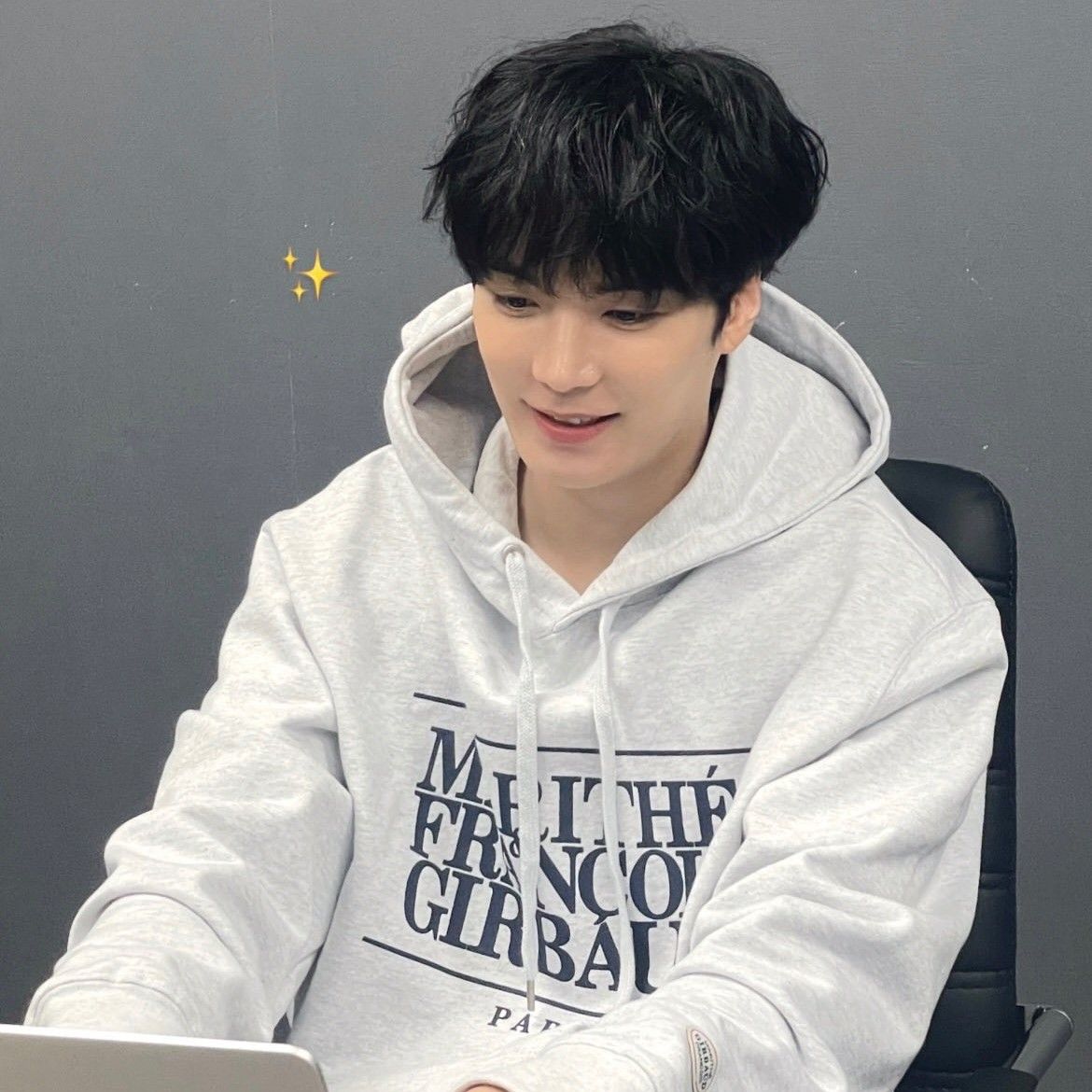 Behind-the-scenes cut of Kim Jonghyeon