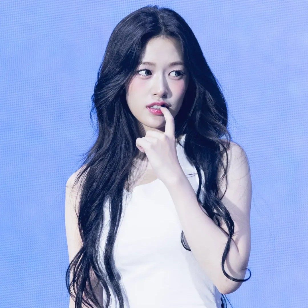 안유진 (IVE) 최근 활동샷