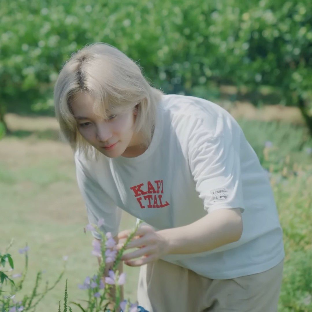 Recent activity shot of Jeonghan (SEVENTEEN)