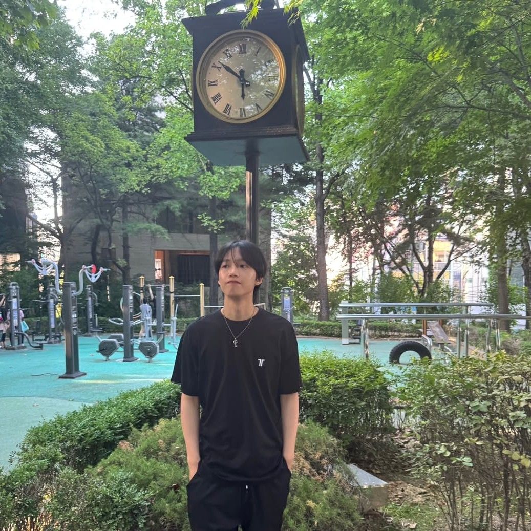 Behind-the-scenes cut of Lim Youngmin
