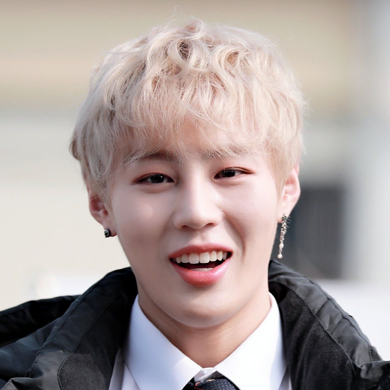 Behind-the-scenes cut of Ha Sungwoon