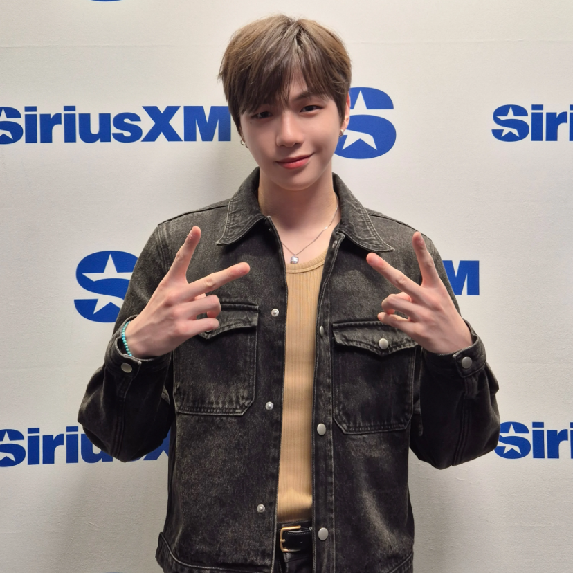 강다니엘의 비하인드 컷