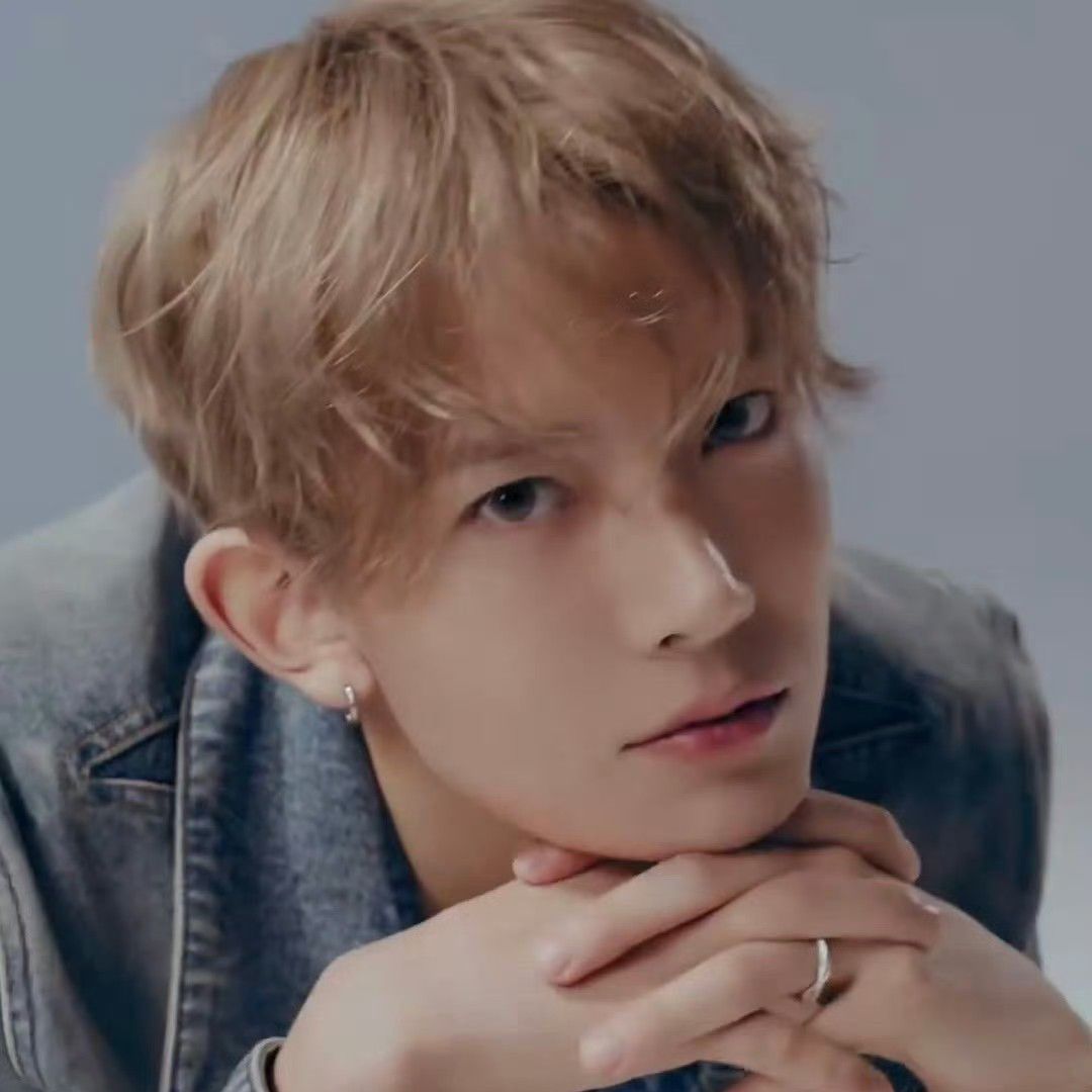 Latest photo of Heeseung (ENHYPEN)