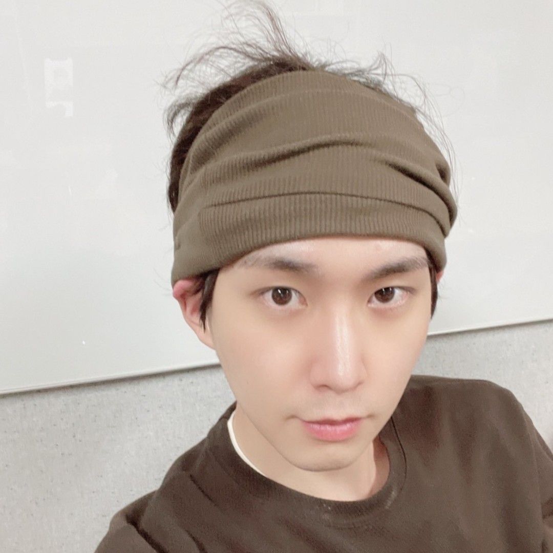 Recent activity shot of Shinwon (PENTAGON)