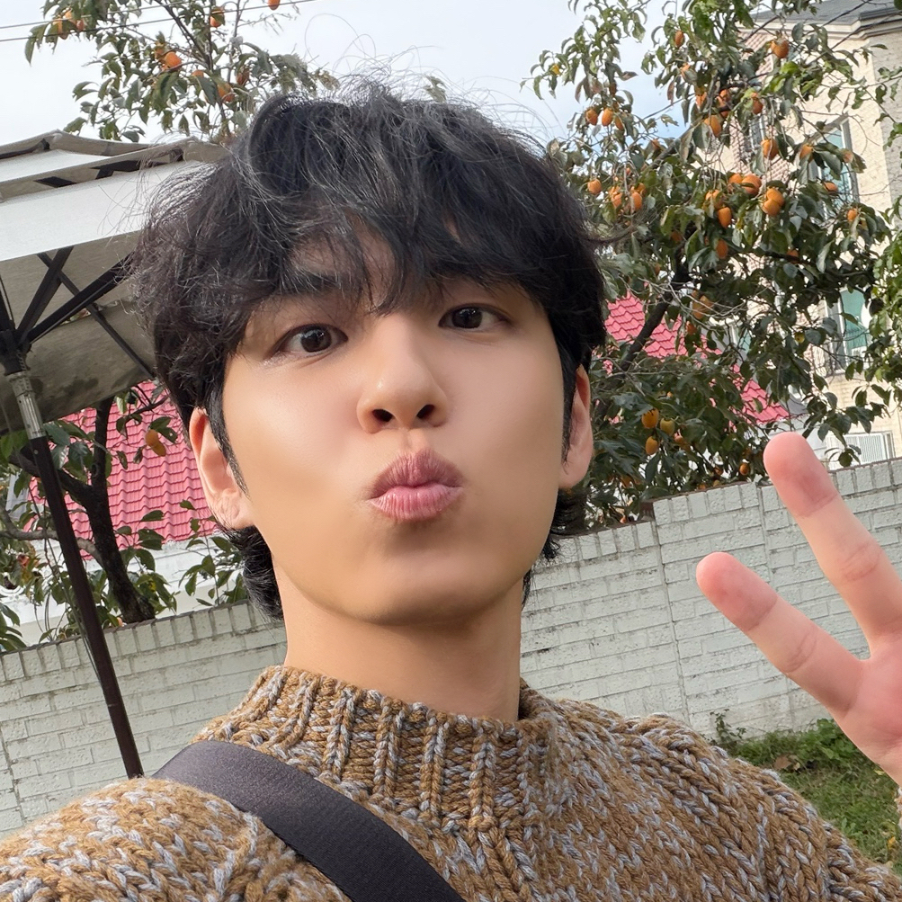 元弼 (DAY6)的最新活动照片