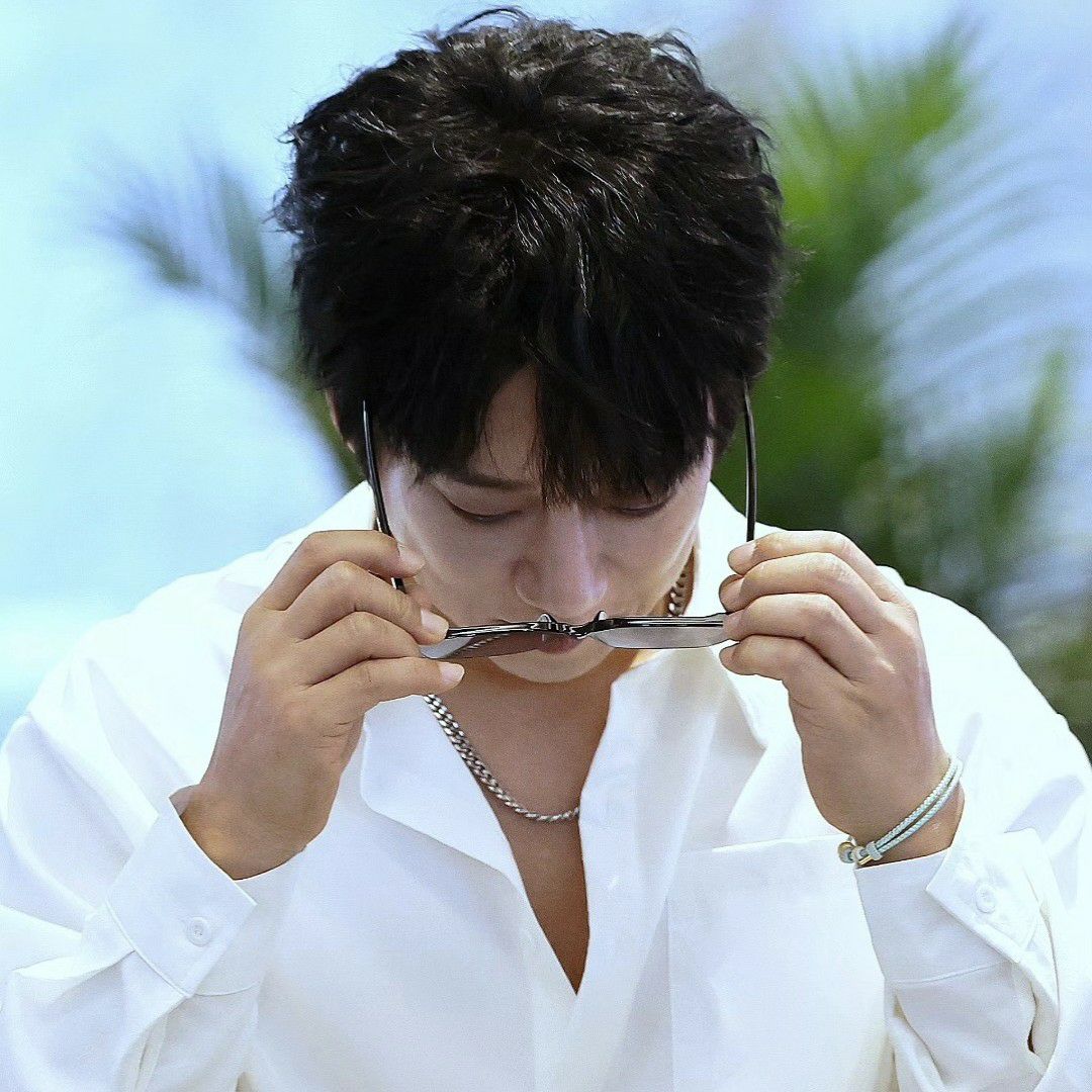 Latest photo of Hwang Chiyeol