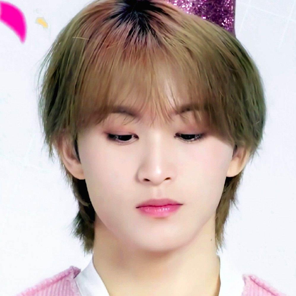 Latest photo of Mark (NCT 127, NCT DREAM)
