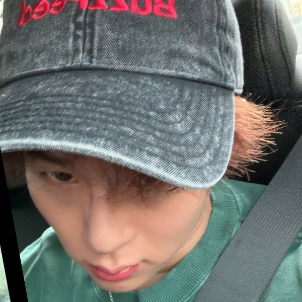 周宪 (MONSTA X)的最新照片