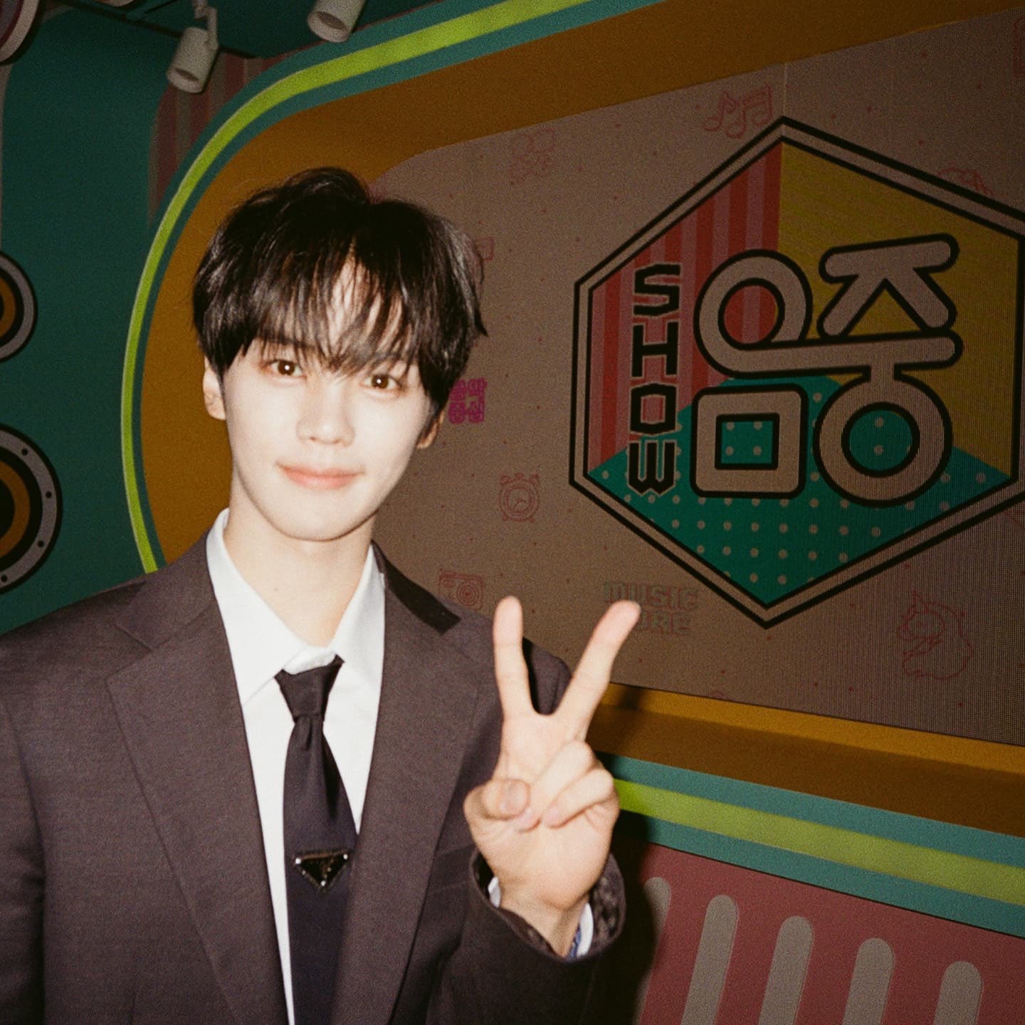 A moment captured by Kim Gyuvin (ZEROBASEONE)'s fan
