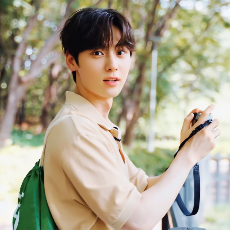 Behind-the-scenes cut of Hwang Minhyun