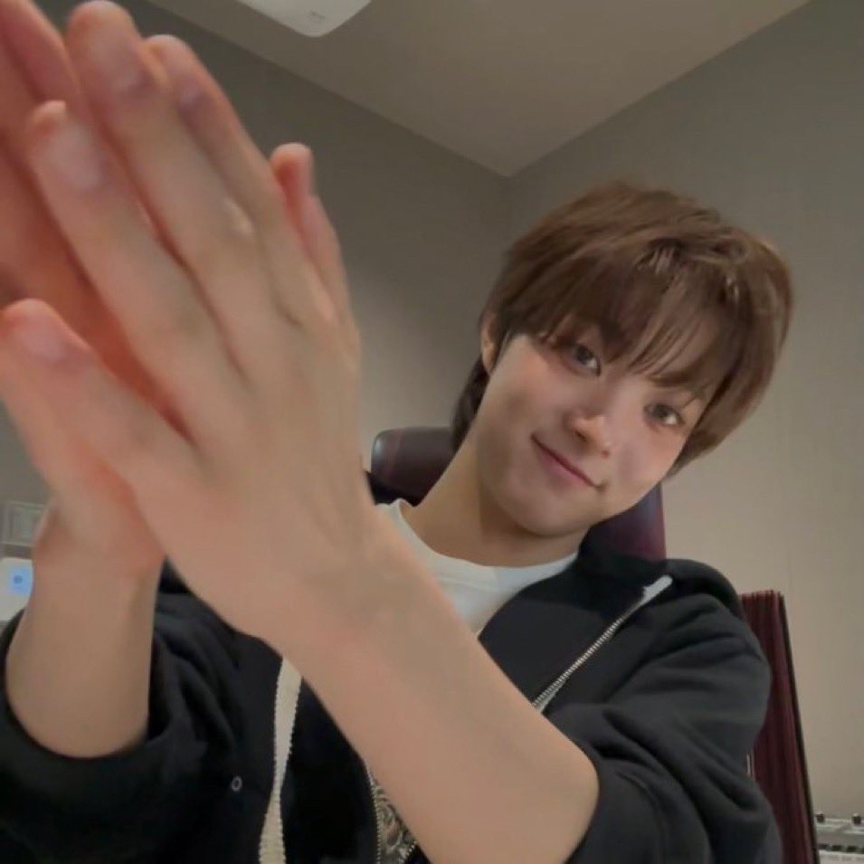 Latest photo of EJ (&TEAM)