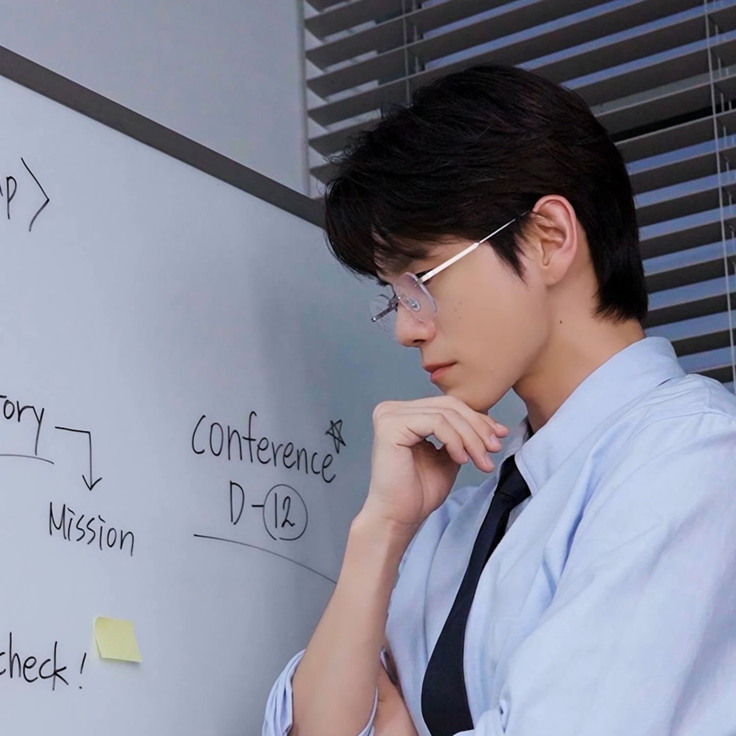 オン・ソンウの舞台裏ショット