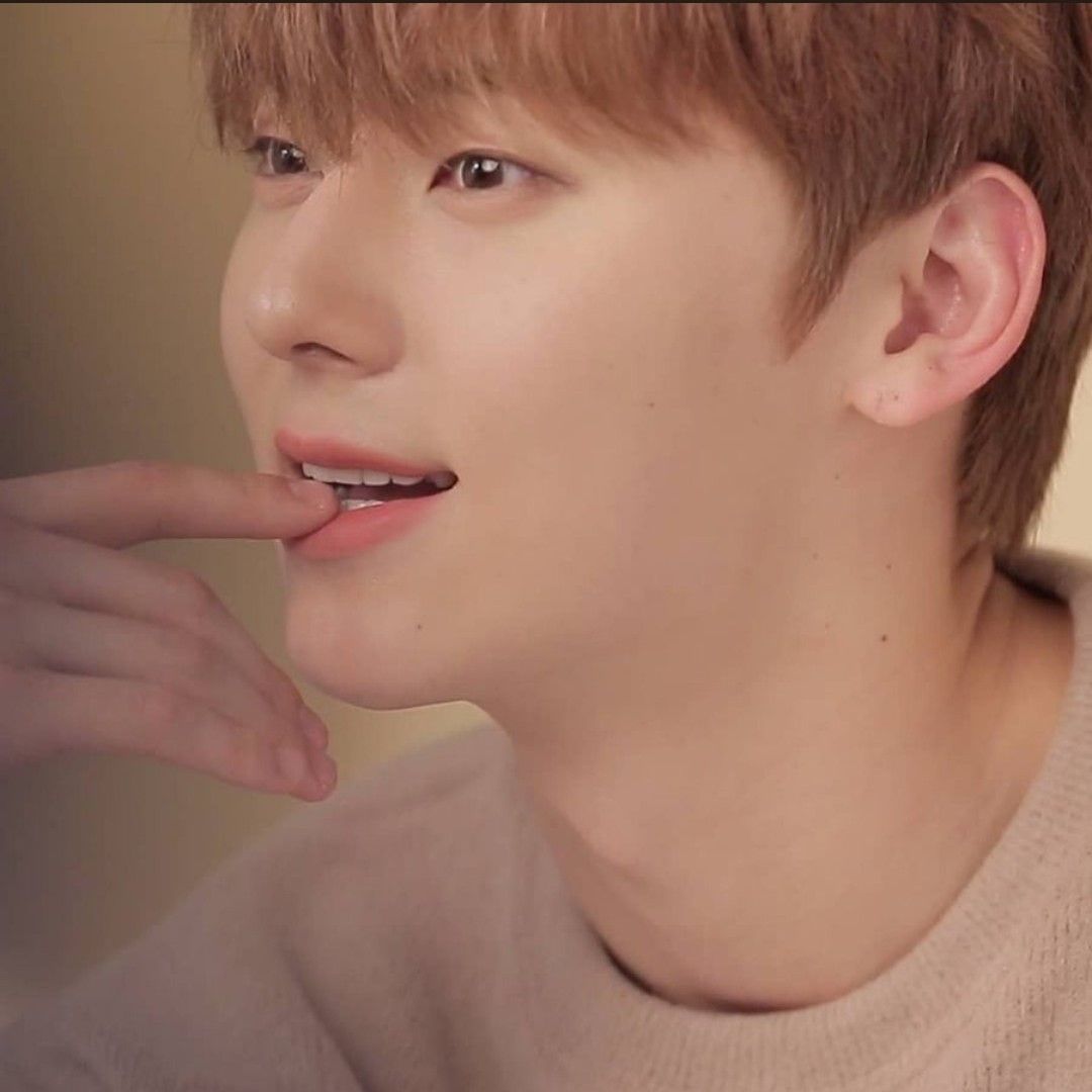 Foto aktivitas terbaru Hwang Minhyun