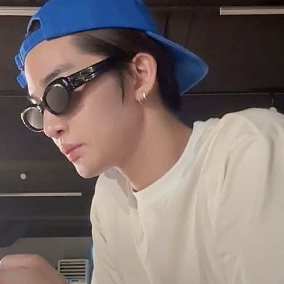 Behind-the-scenes cut of Bae Jinyoung