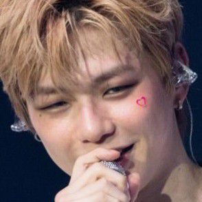 Today's hottest K-pop community feed