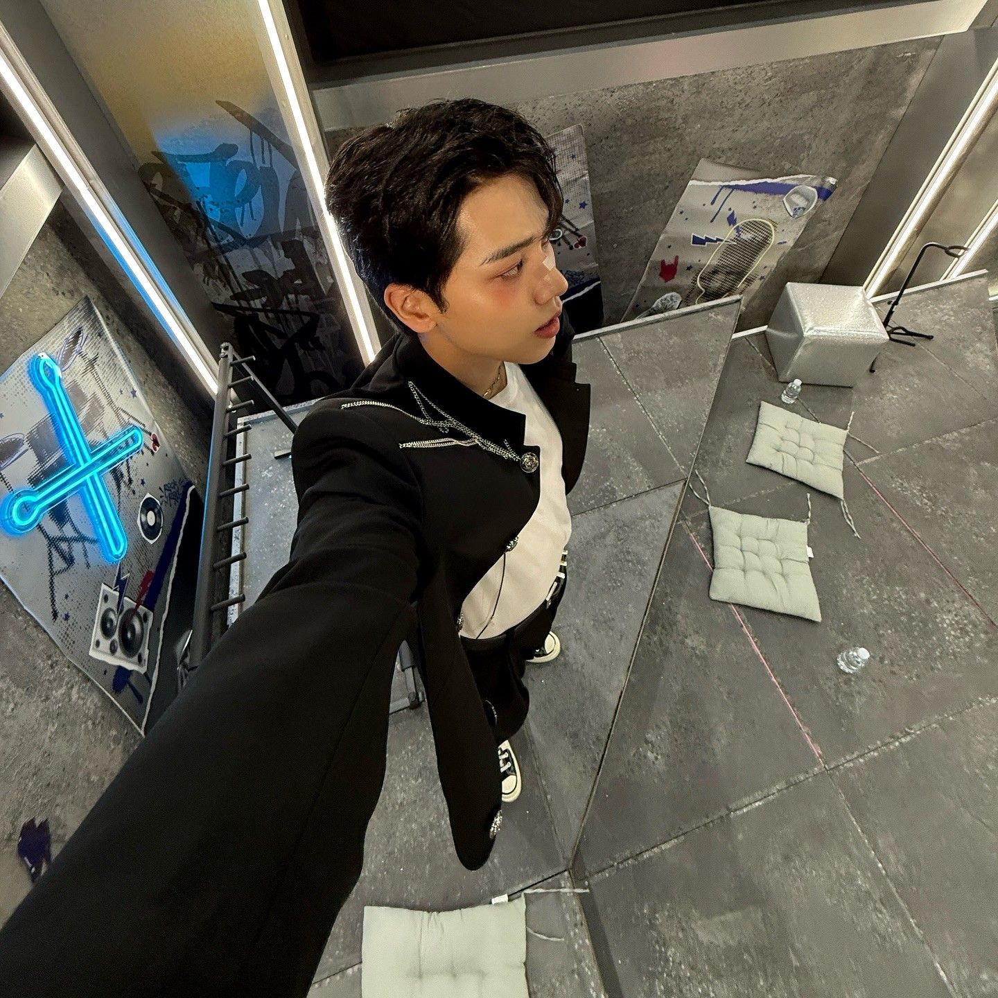 Foto aktivitas terbaru HYUK (OMEGA X)