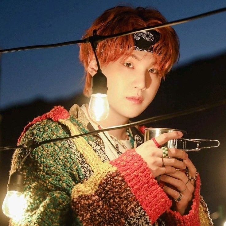 Foto aktivitas terbaru SUGA (BTS)