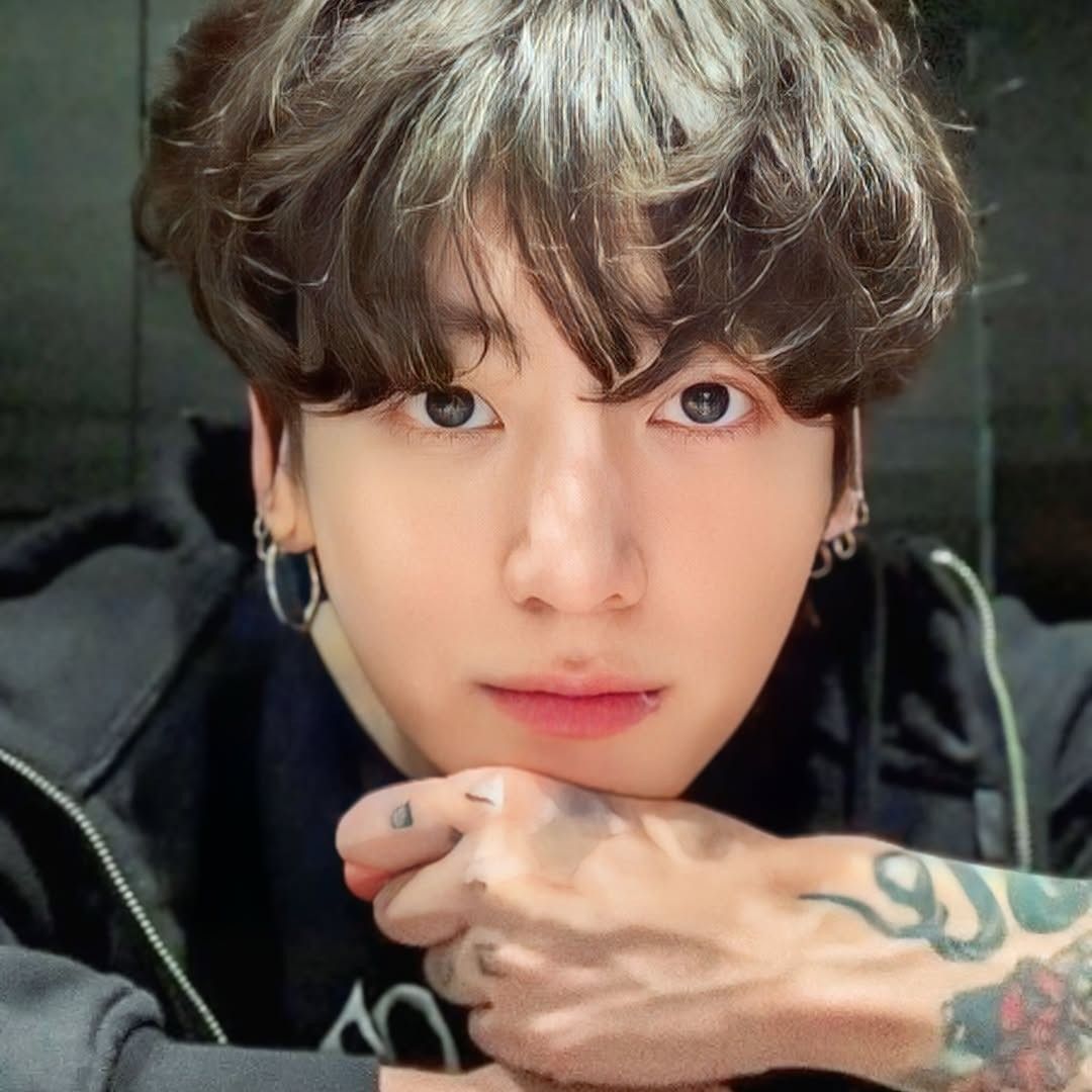 Foto aktivitas terbaru Jungkook (BTS)