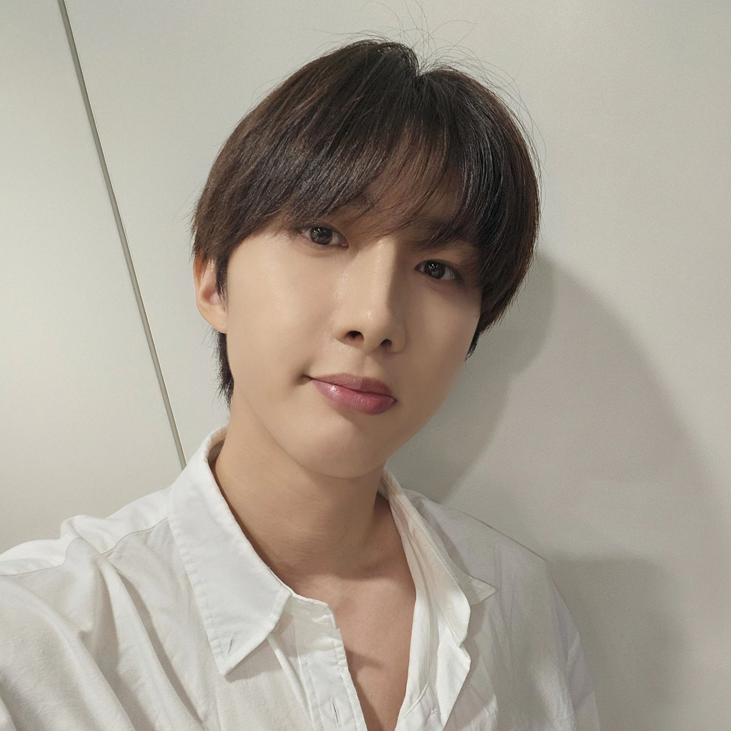 Behind-the-scenes cut of Hui (PENTAGON)