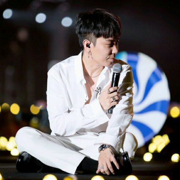 Latest photo of Eun Jiwon (SECHSKIES)