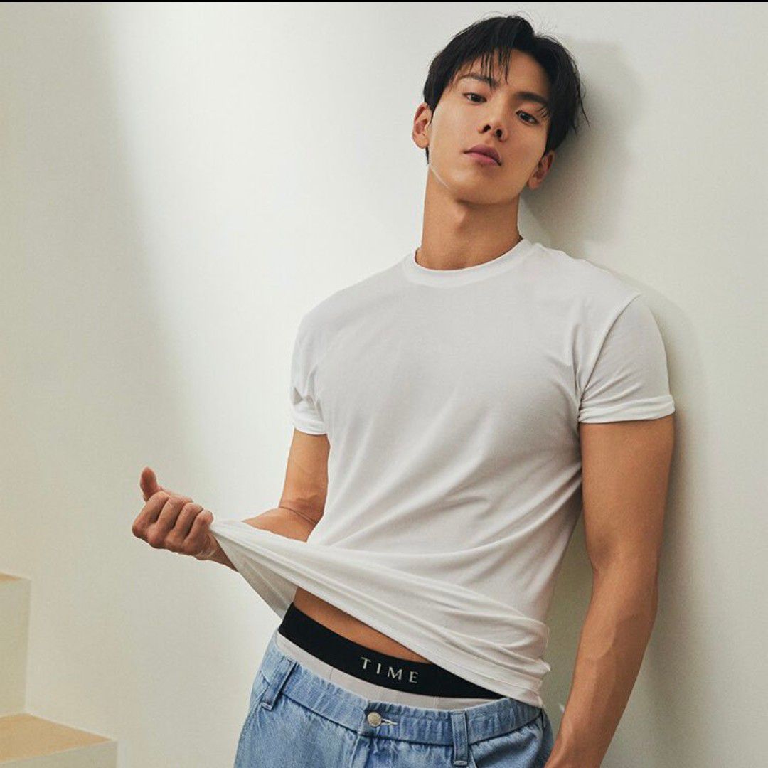 Recent activity shot of Shownu (MONSTA X)