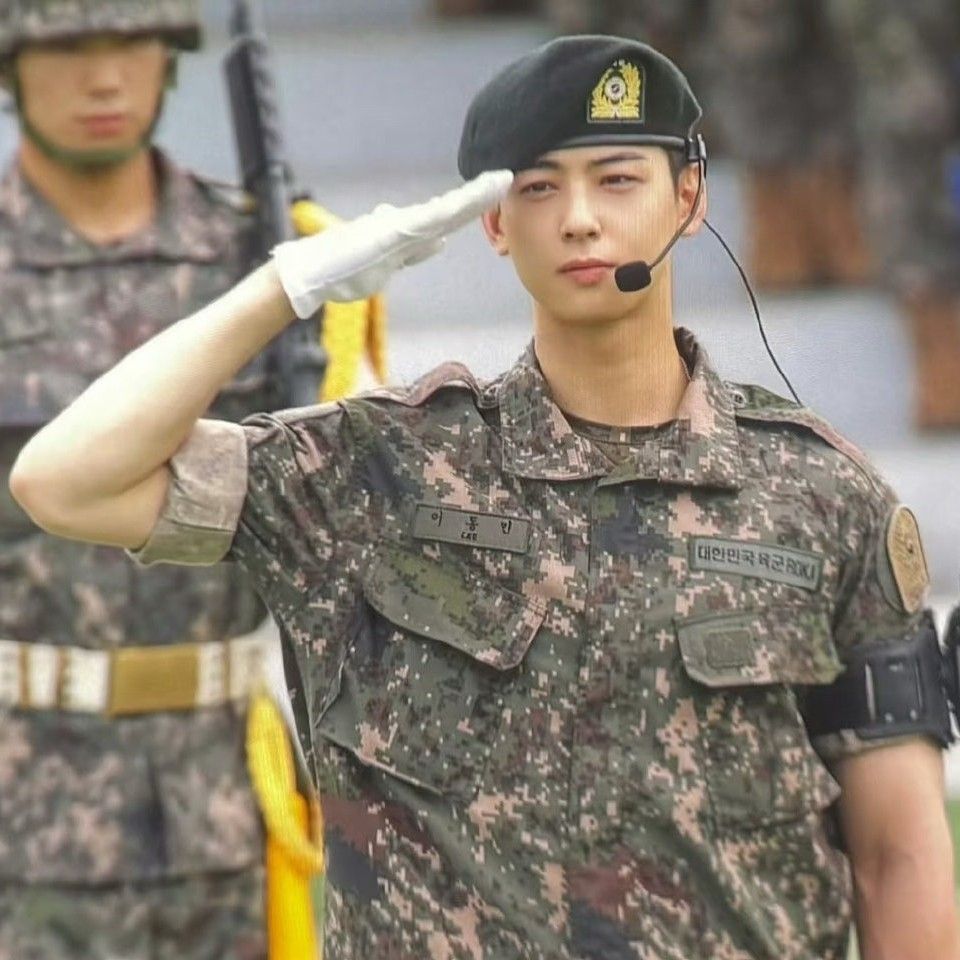 Foto aktivitas terbaru Eunwoo (ASTRO)