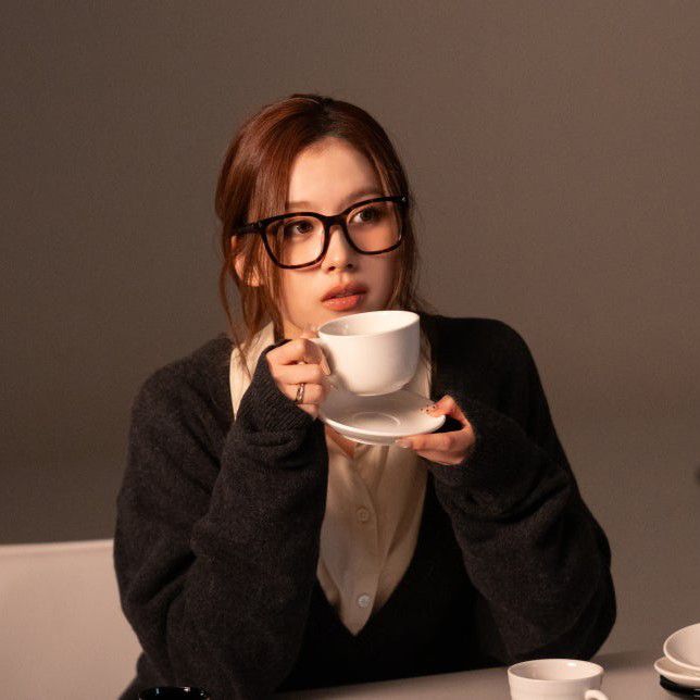 Sana (TWICE)的最新活動照片