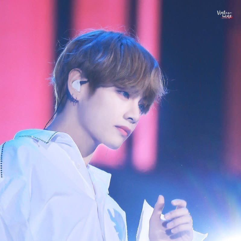 뷔 (방탄소년단) 최근 활동샷
