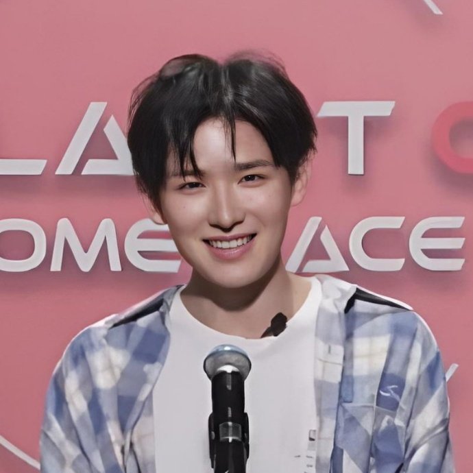 A moment captured by Yi Chen's fan