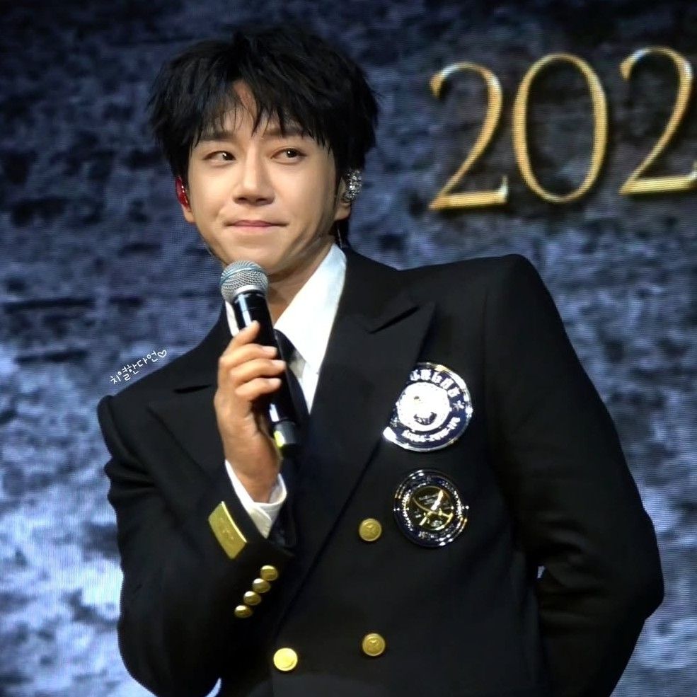 Recent activity shot of Hwang Chiyeol