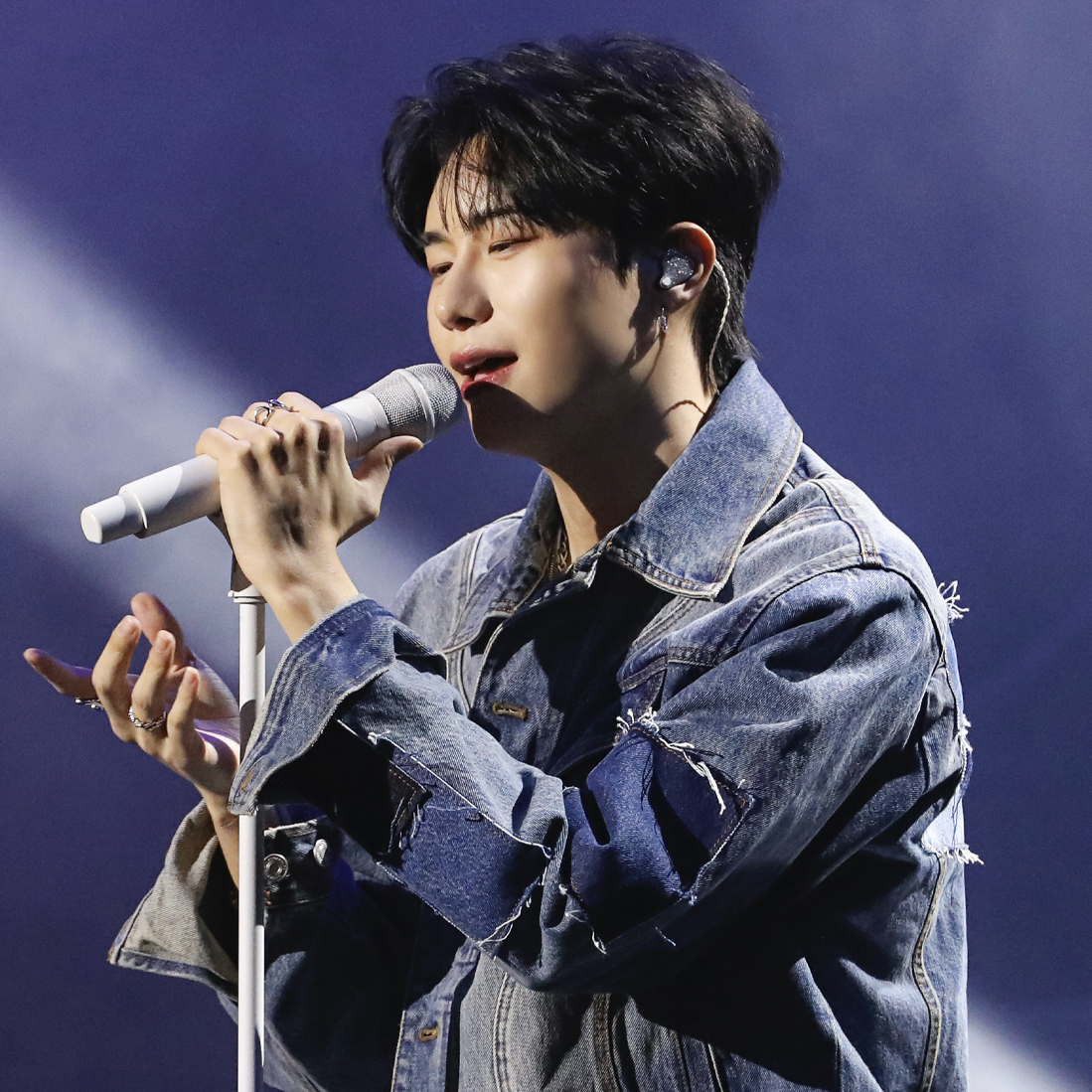 Recent activity shot of Kang Seungsik (VICTON)