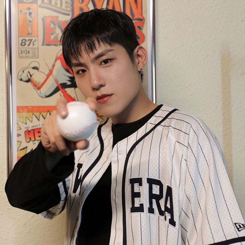 A moment captured by Park Woojin (AB6IX)'s fan