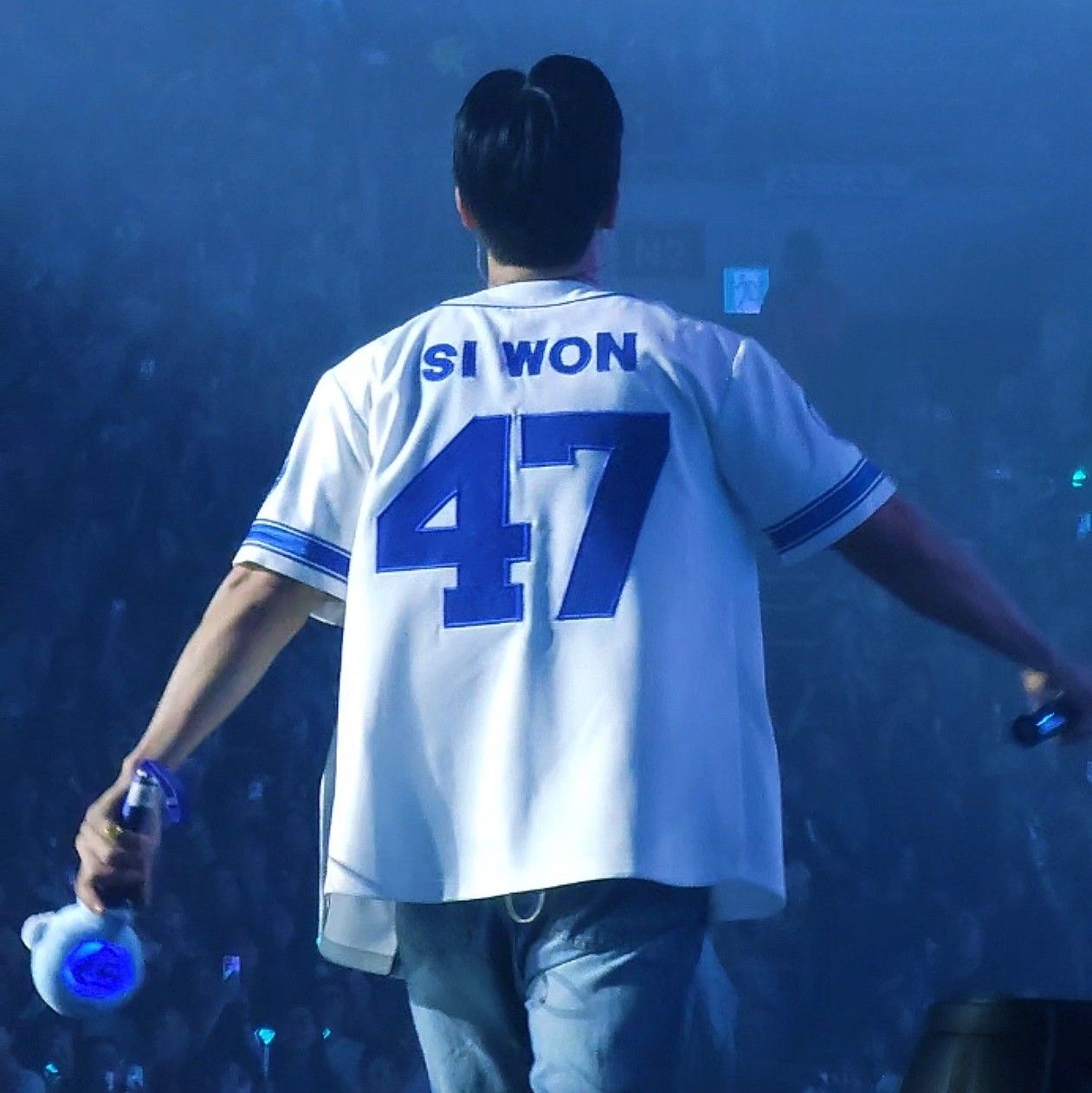 Behind-the-scenes cut of Siwon (Super Junior)