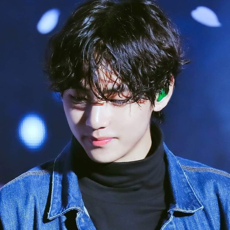 Behind-the-scenes cut of V (BTS)