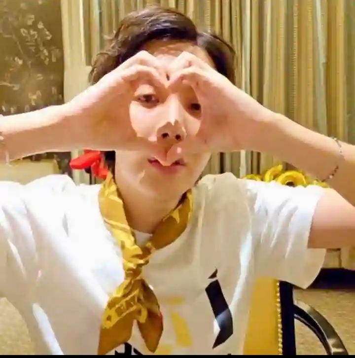 Foto terbaru j-hope (BTS)