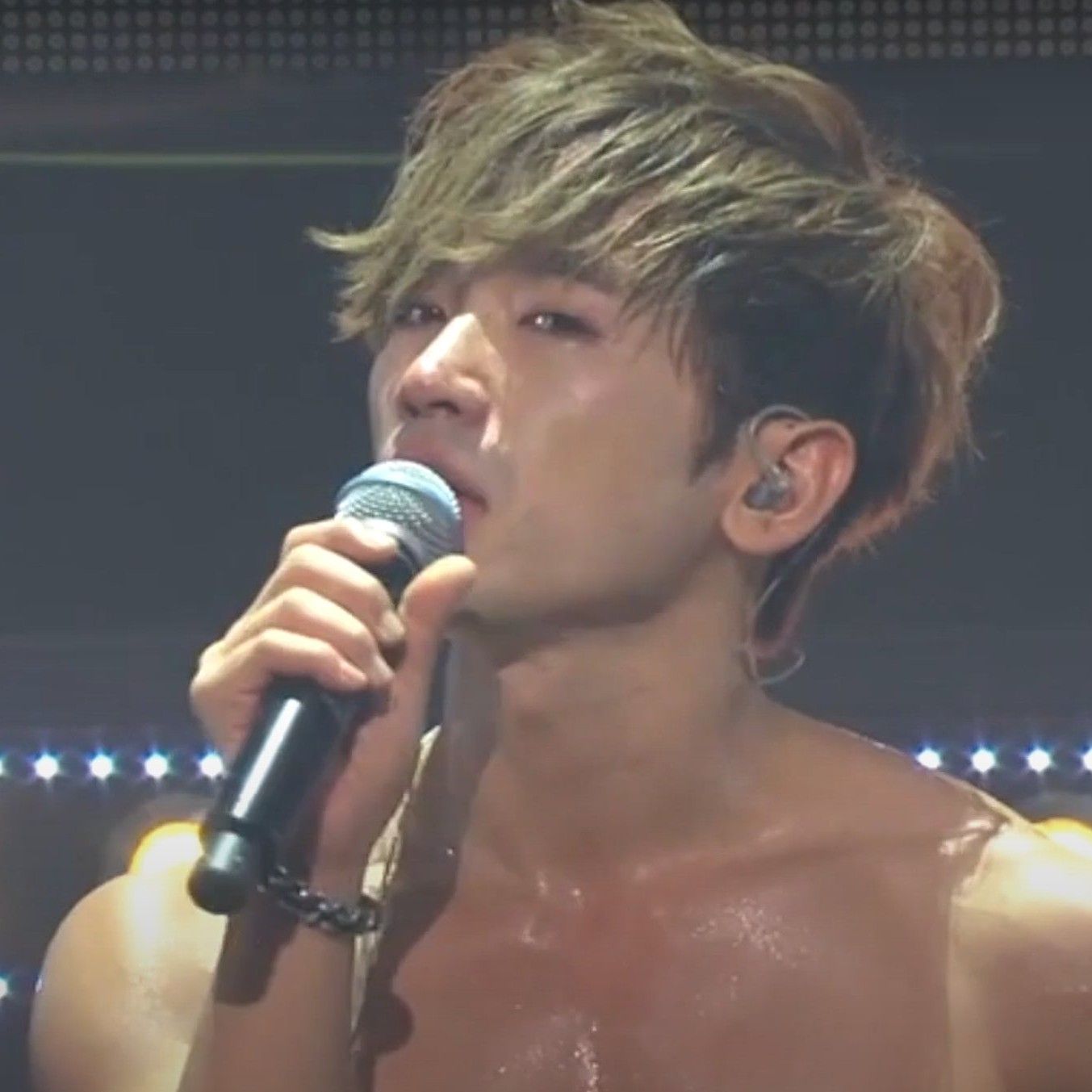 A moment captured by Lee Minwoo (SHINHWA)'s fan