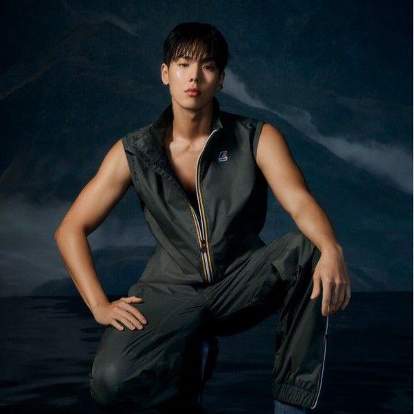 Recent activity shot of Shownu (MONSTA X)