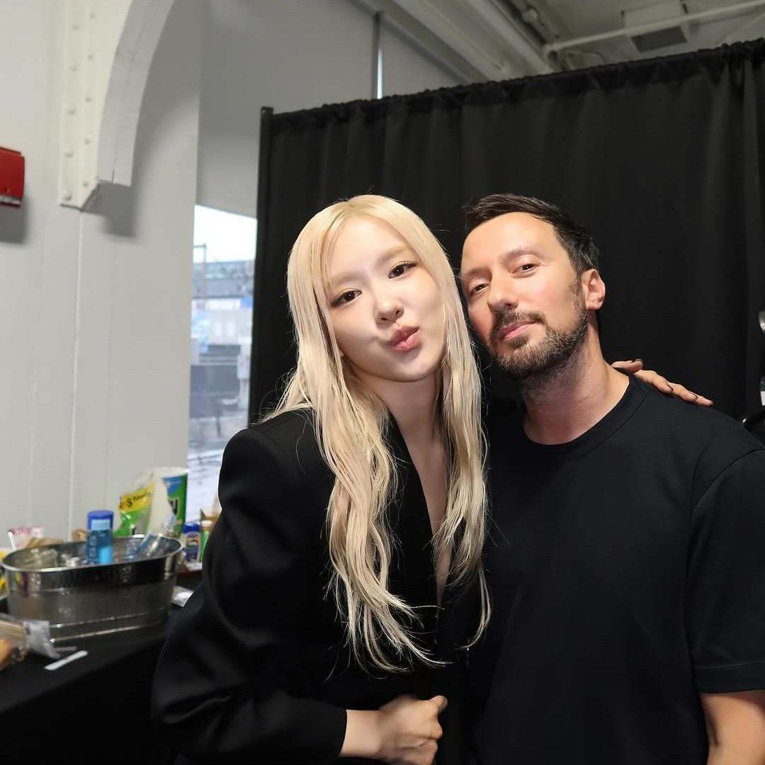 ROSÉ (BLACKPINK)的最新照片