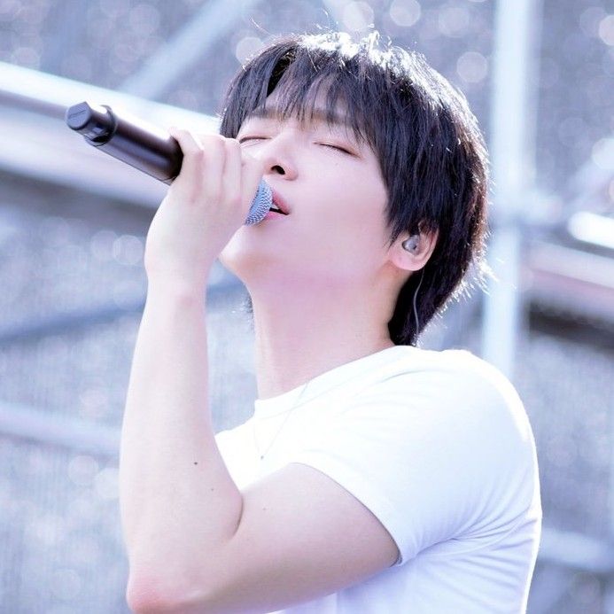 A moment captured by Jeong Sewoon's fan