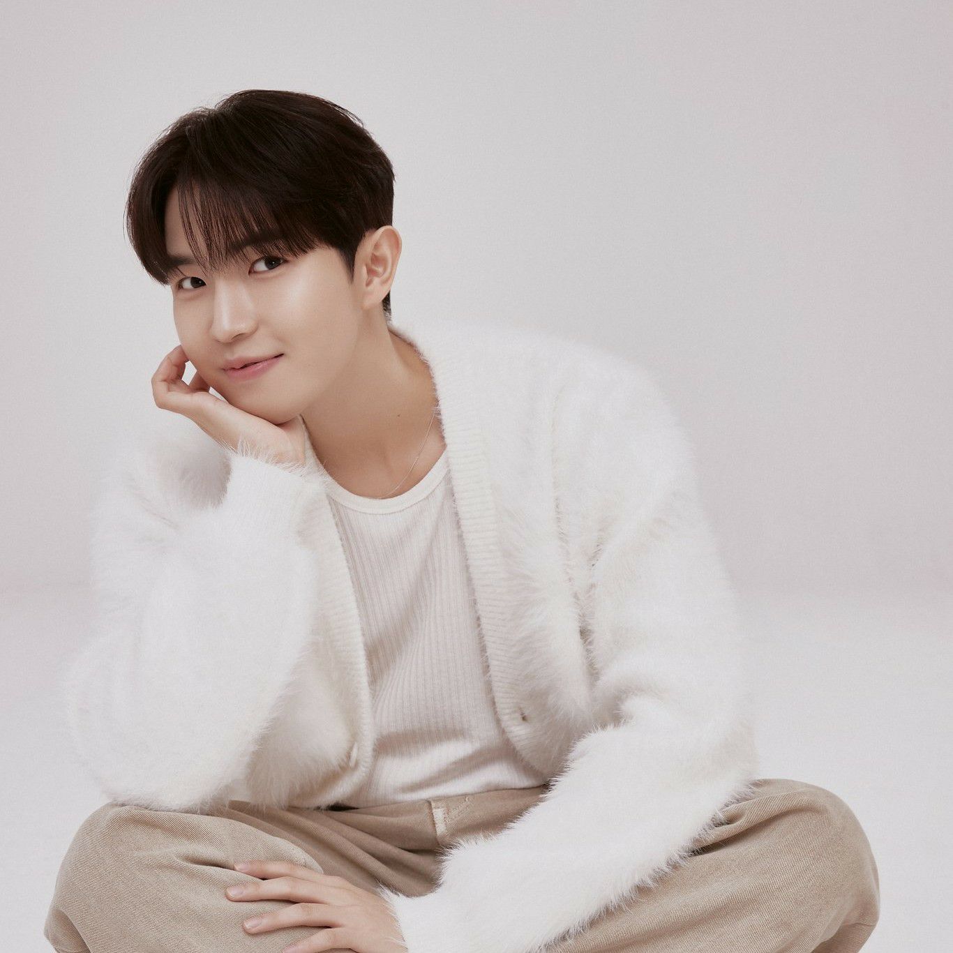 Behind-the-scenes cut of Kim Jaehwan