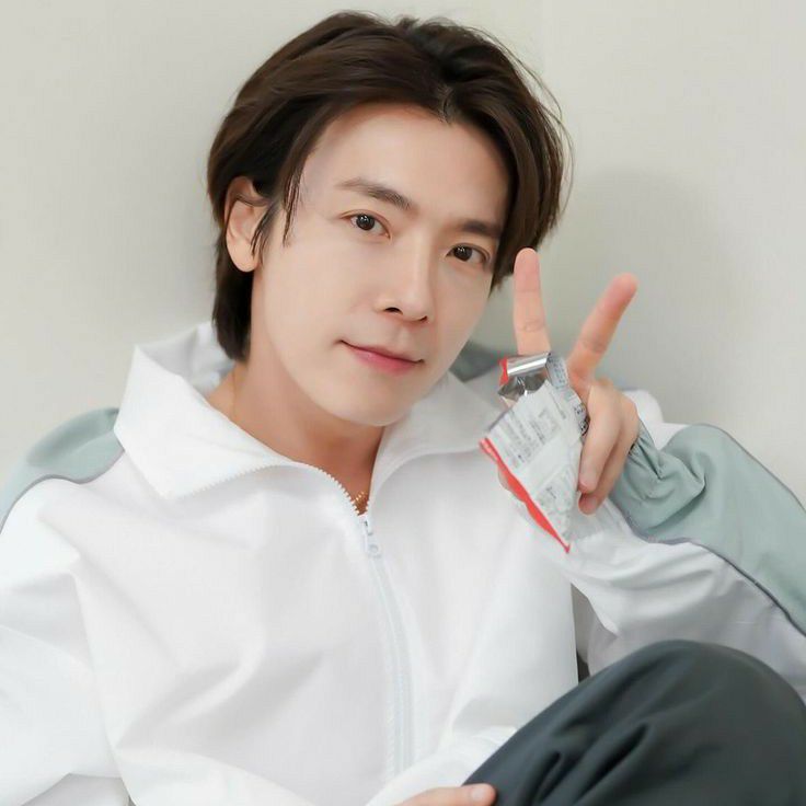 Latest photo of Donghae (Super Junior)