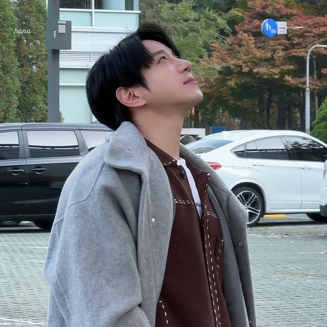 Recent activity shot of Hwang Chiyeol