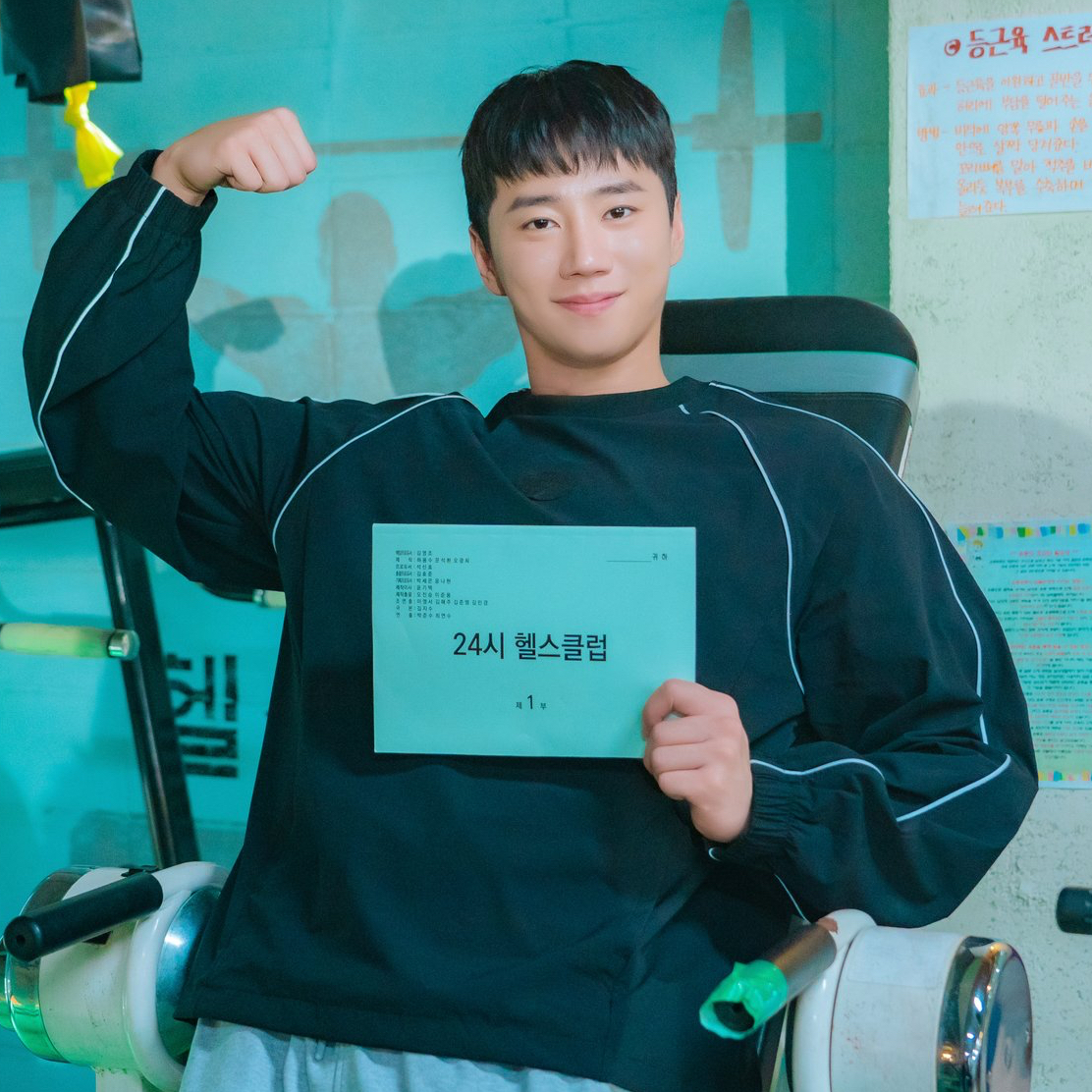 Behind-the-scenes cut of Lee Junyoung