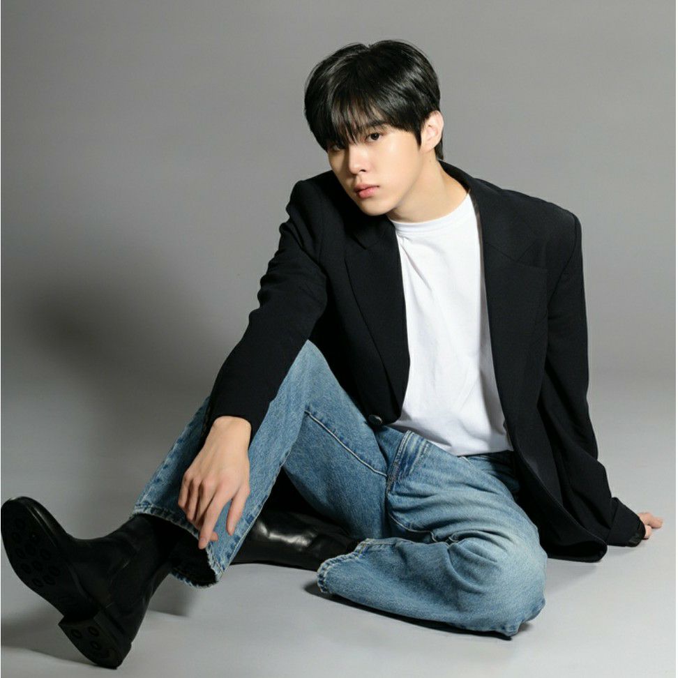 Foto aktivitas terbaru Kim Wooseok